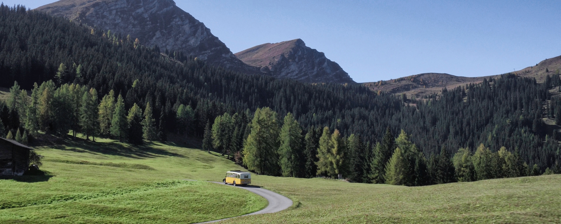 Nostalgiepostauto unterwegs in der Region Tschiertschen