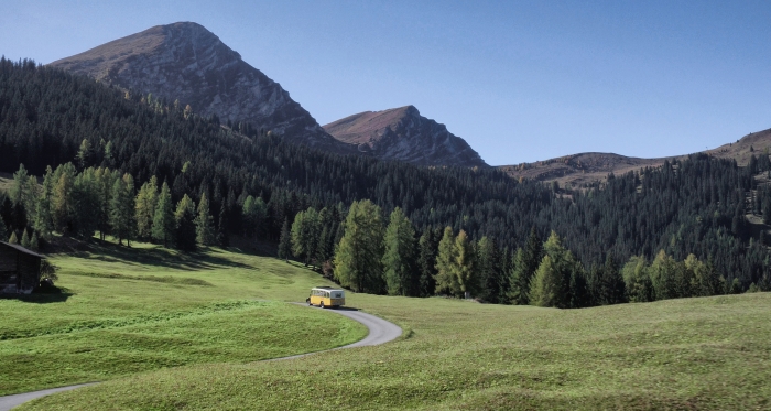 Nostalgiepostauto unterwegs in der Region Tschiertschen