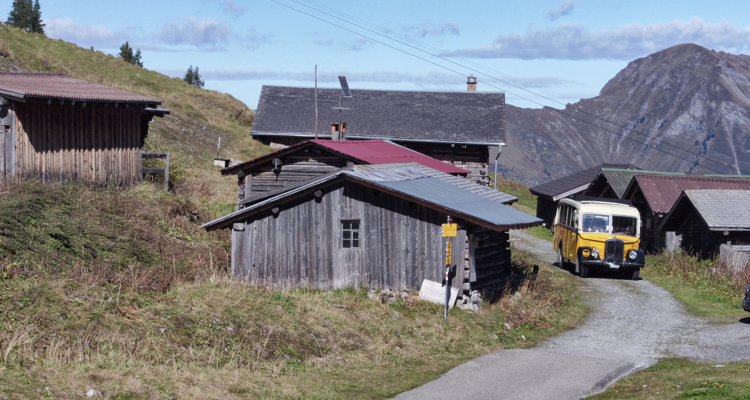 Nostalgiepostauto unterwegs in der Region Tschiertschen