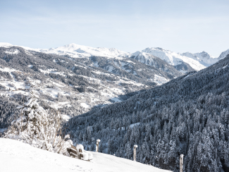 natur_tschiertschen_winter_bank-mit-panoramablick_suse-heinz