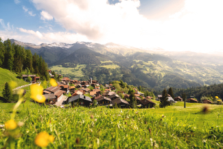 Bild: Marco Hartmann / Graubünden Ferien tschiertschen_dorfansicht_sommer_marco-hartmann_grf