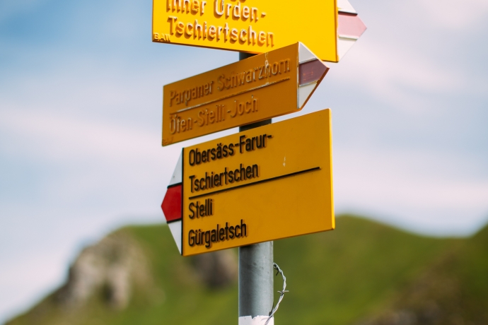 wandern_wegweiser_mario-brunner