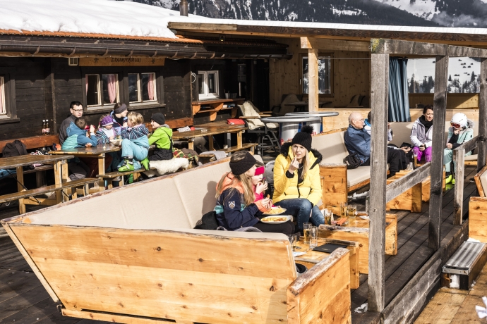 tschiertschen_kulinarik_eisbahnhuettli_suse-heinz