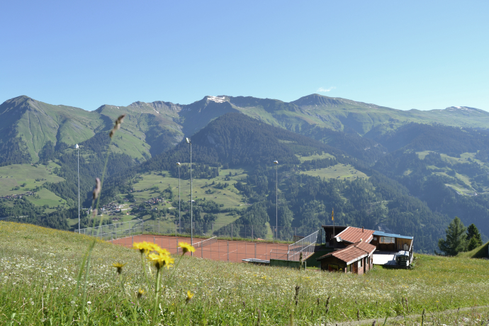 Blick auf den Tennisplatz 