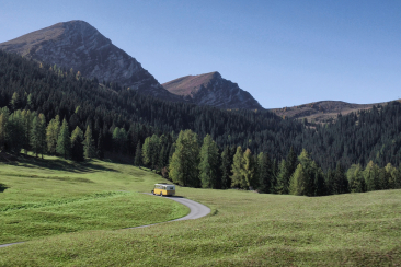 Nostalgiepostauto unterwegs in der Region Tschiertschen